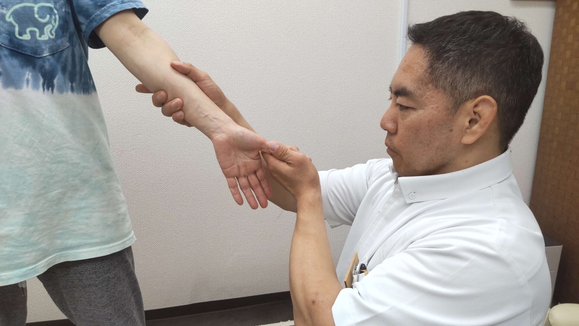習志野市在住の女性患者の腱鞘炎・バネ指の治療