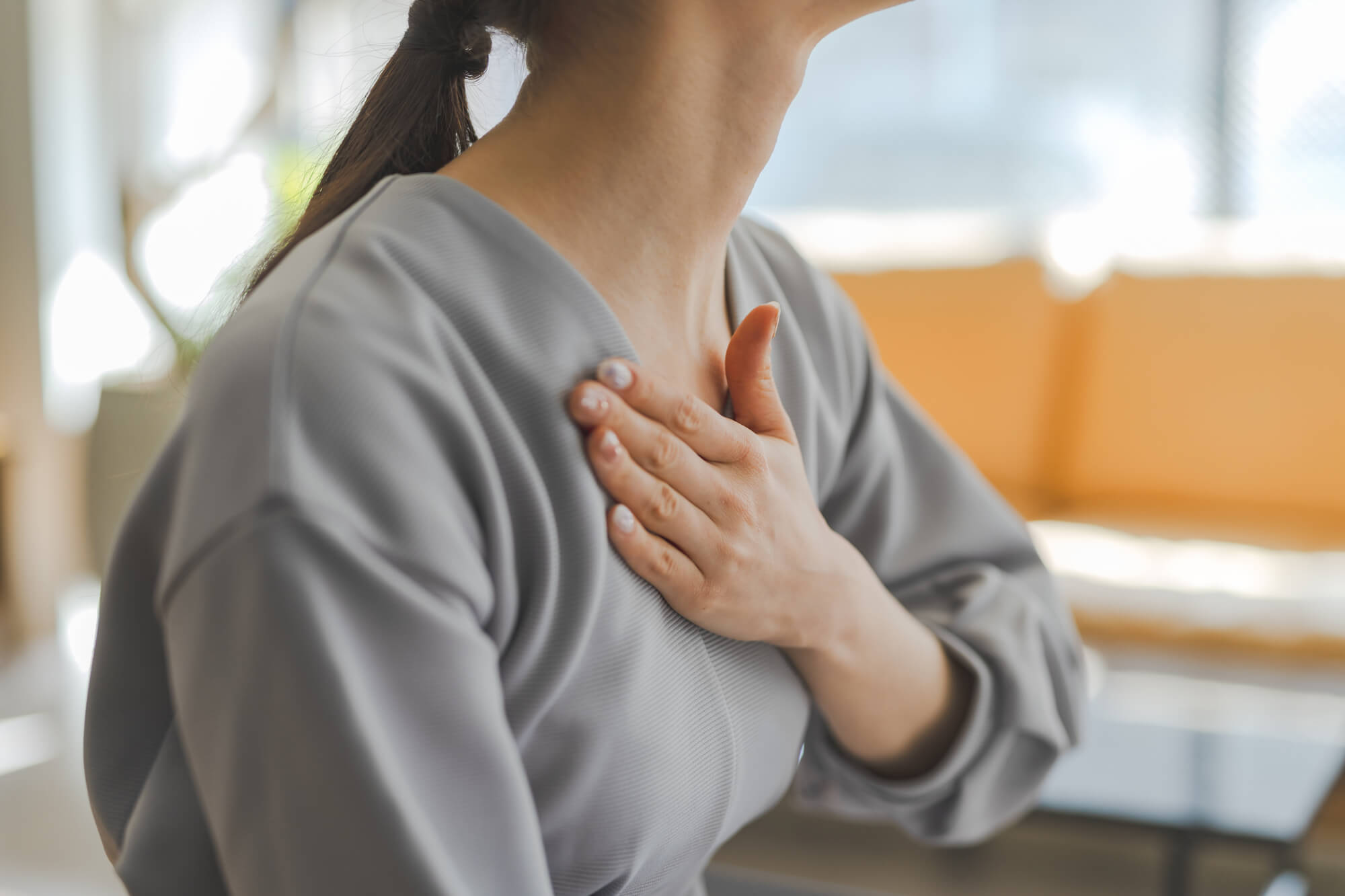 背中のコリが引き起こす症状と疾患