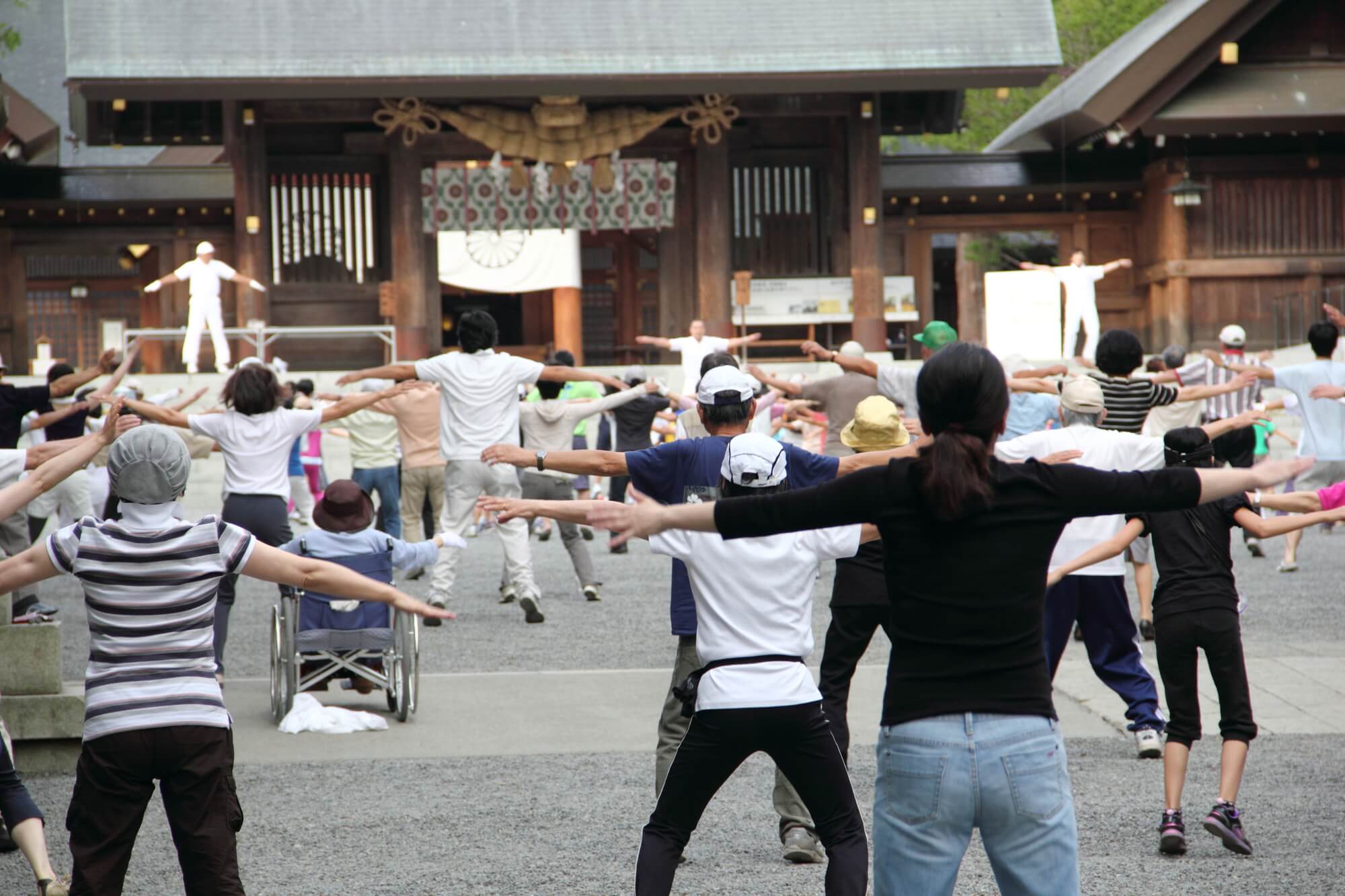 背中のコリを繰り返さないための予防習慣として日頃からのラジオ体操