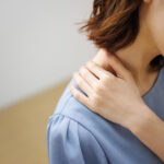 右肩甲骨の痛みの原因