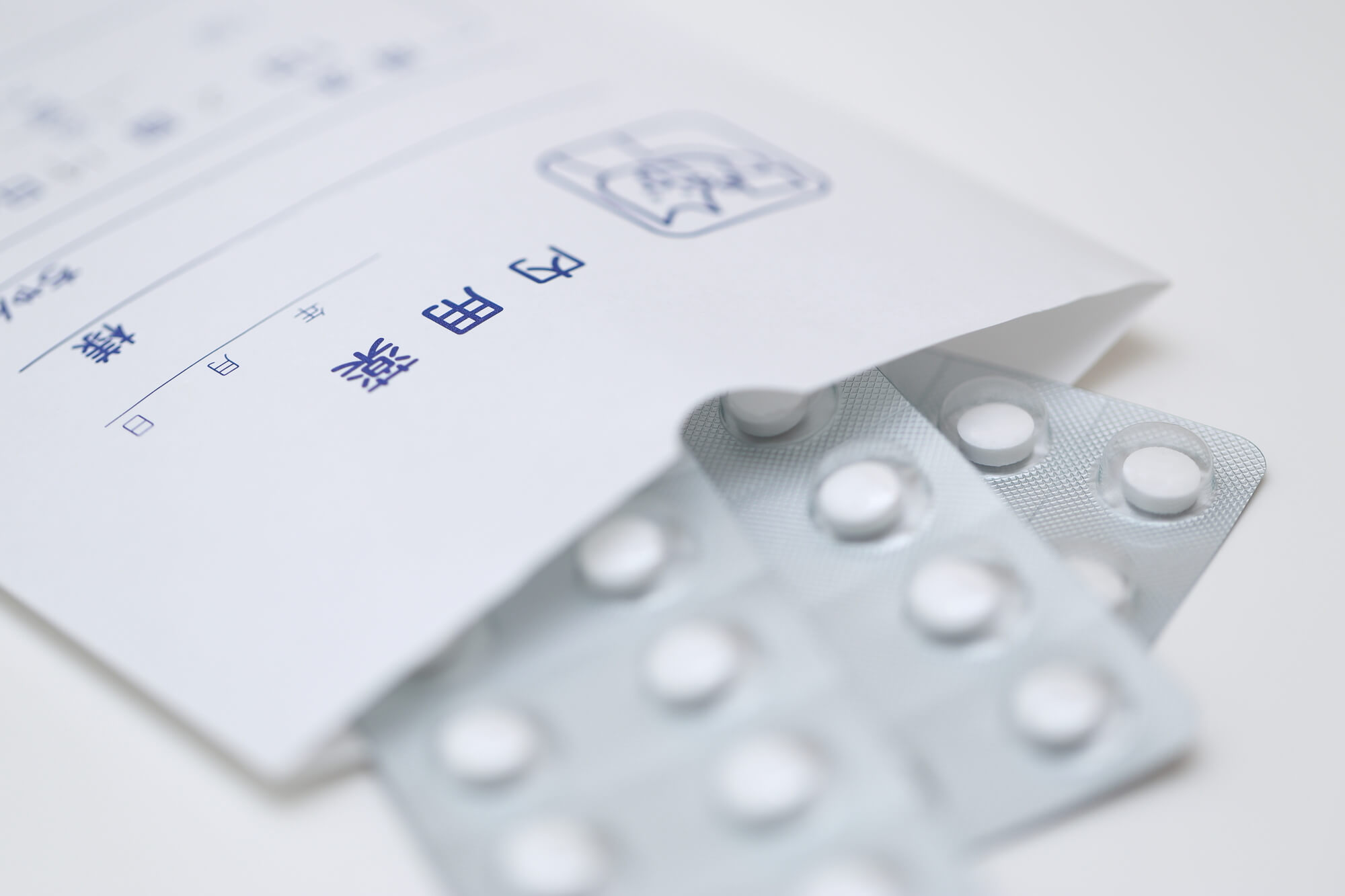 鎮痛薬による肩甲骨の右側に発生する痛みの抑制